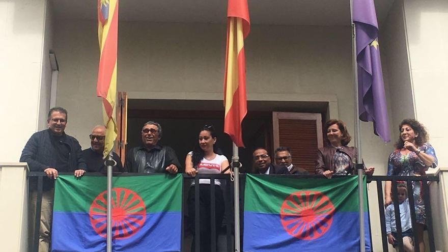 Los ayuntamientos de la Vega Baja se unen al Día Internacional del Pueblo Gitano