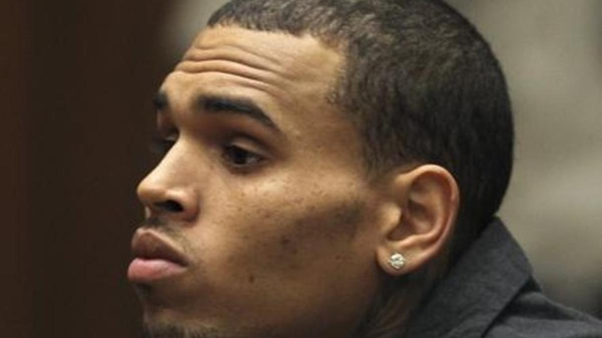 Rihanna acompaña a Chris Brown a la audiencia