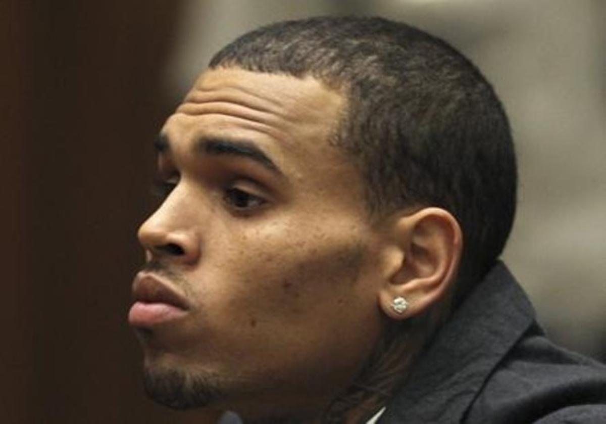 Rihanna acompaña a Chris Brown a la audiencia