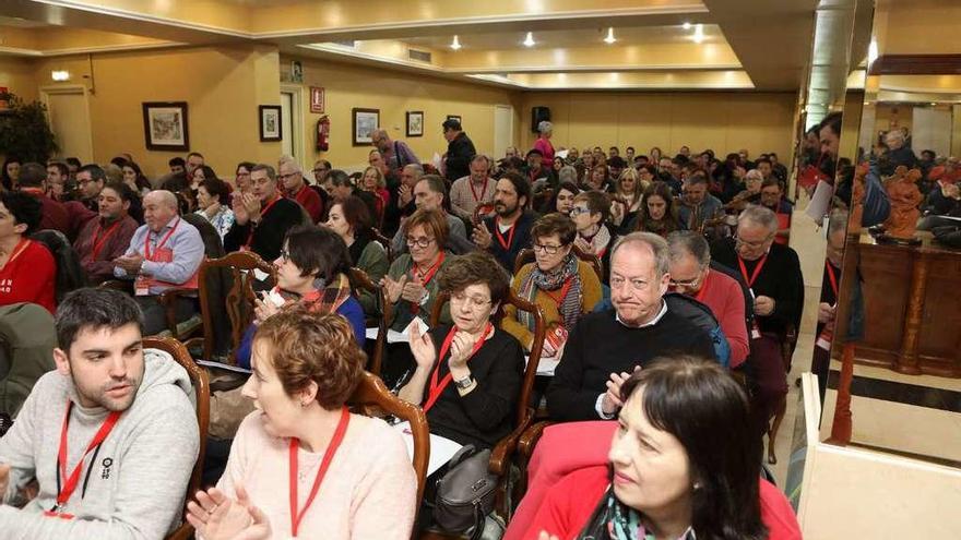 Asistentes a la asamblea regional de IU, celebrada ayer en Gijón.