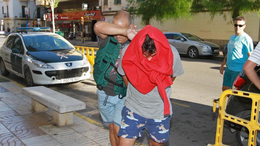 Piden penas de 10 años para los miembros de la banda de los butroneros de Ibiza por una decena de asaltos