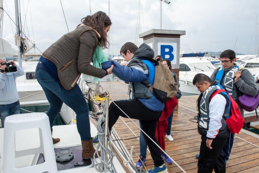 La Setmana del Mar organiza por primera vez una excursión en velero exclusiva para jóvenes con discapacidad de Apneef.