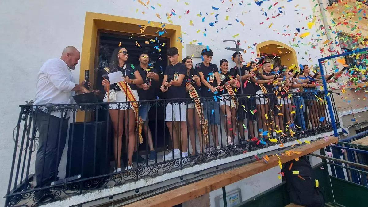 Les Useres desata la fiesta con chupinazo, toros y música