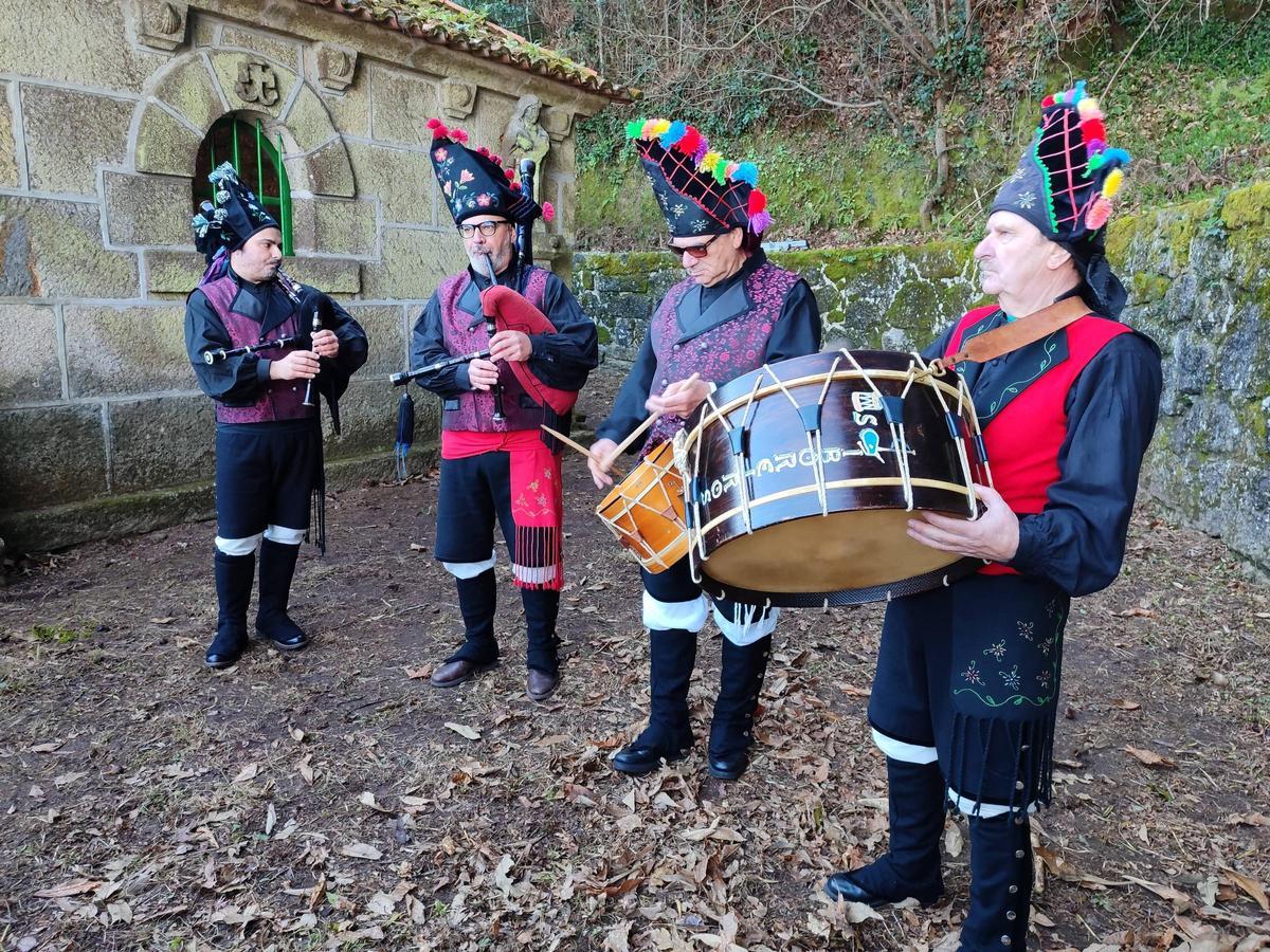 La Romaría de Santos Reis en Bueu, en la capilla diseñada por Urbano Lugrís