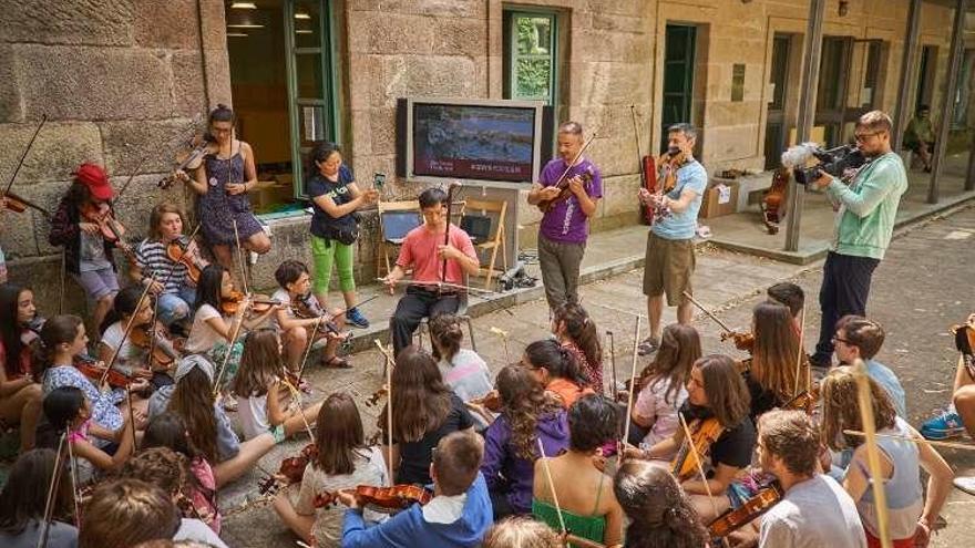 Galicia y China, unidos por sus violines tradicionales en el San Simón Fiddle