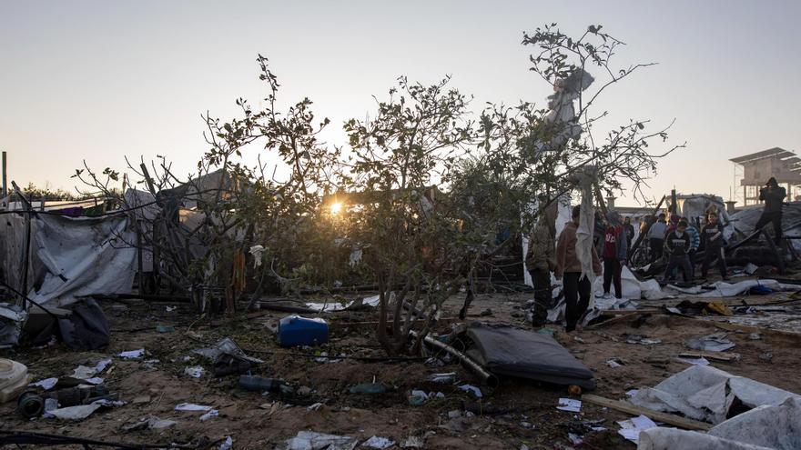 Al menos 34 muertos en un bombardeo de Israel a un campo de desplazados.