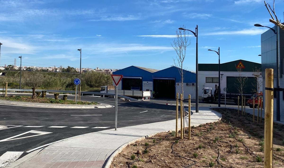 El polígono el Barranquet junto a la nueva ronda norte visto desde la calle Constitución de Manises.
