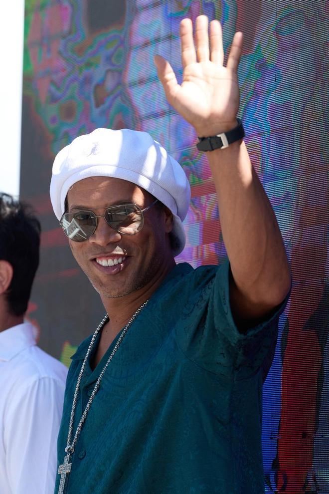 Joan Laporta y Ronaldinho en la inauguración del Paseo de las Estrellas de Castelldefels, en imágenes