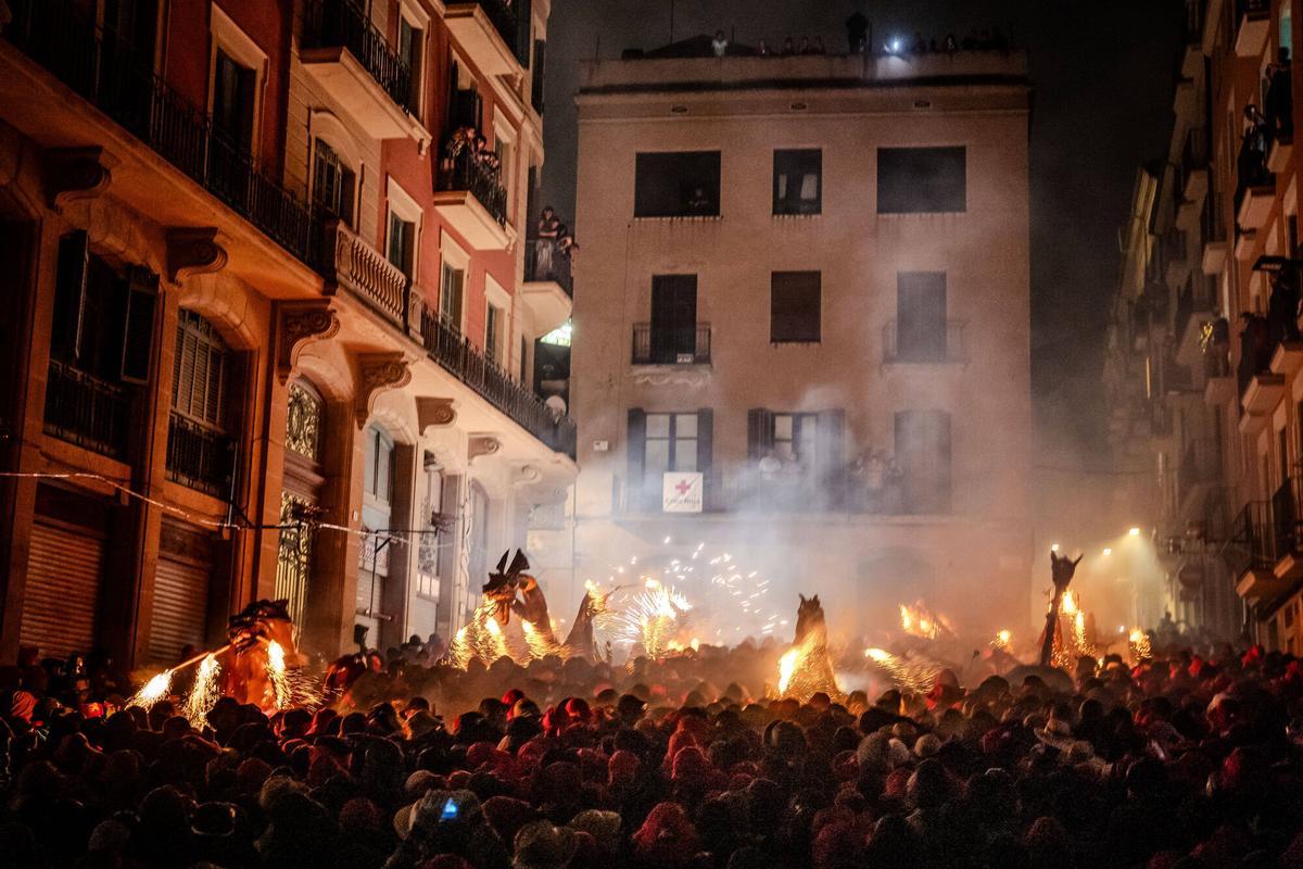 El Correfoc tanca amb un espectacle de foc i de gent la Festa Major de Manresa