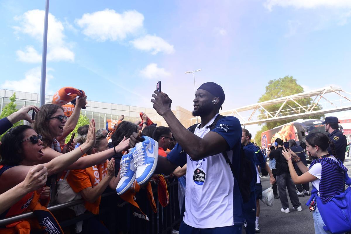 Recibimiento al Leyma antes de la final por el ascenso ante Estudiantes