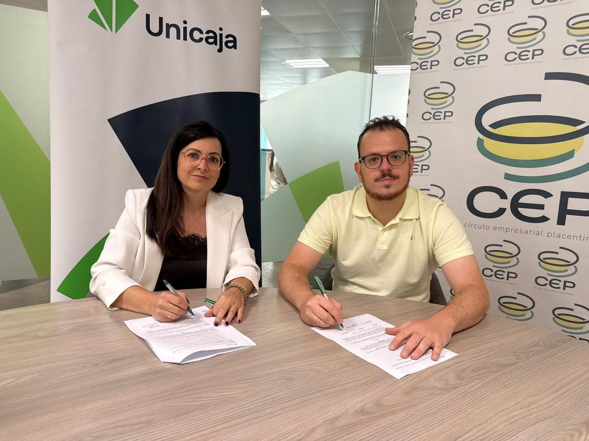 Convenio para la jornada de puertas abiertas en Plasencia entre el Círculo y Unicaja.