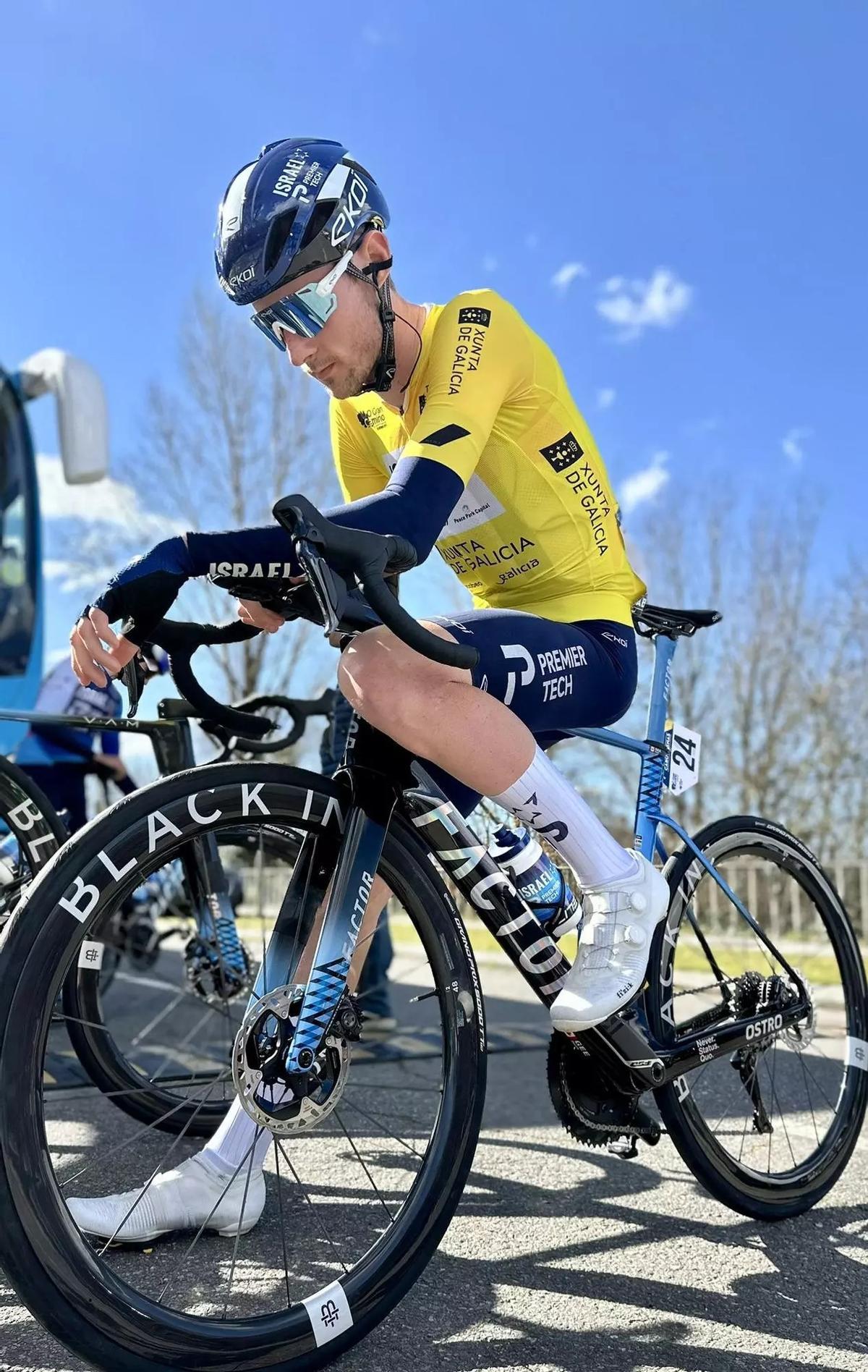 Derek Gee, en la última etapa con el jersey de líder