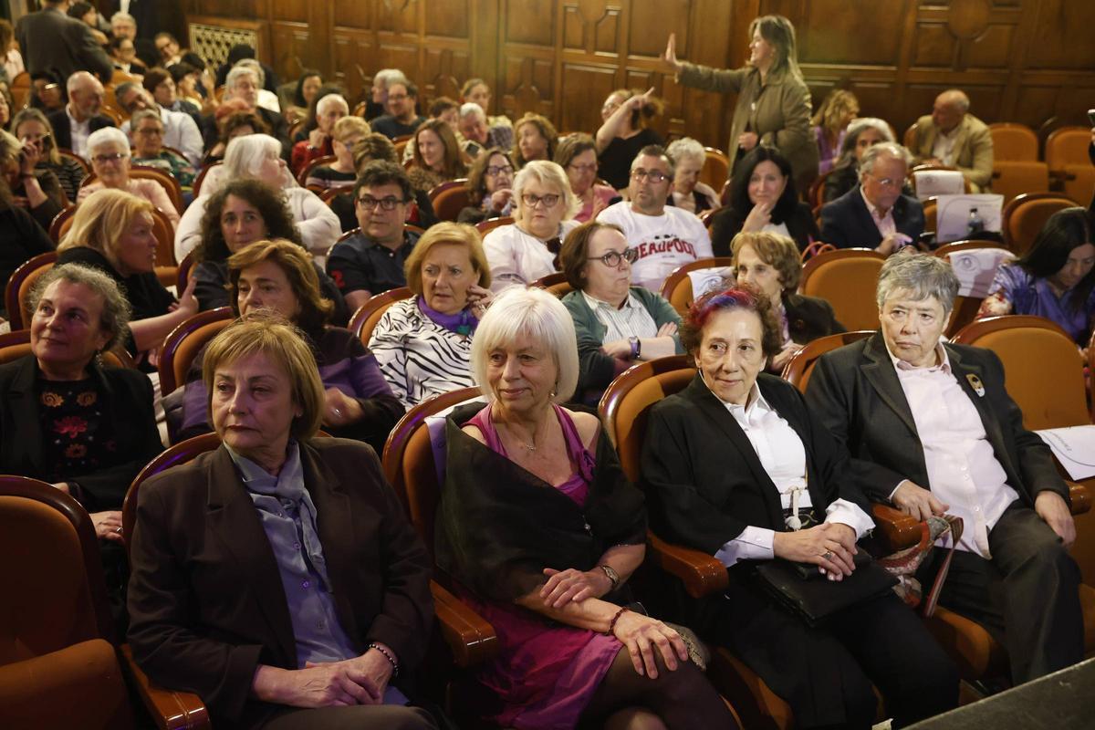 El talento asturiano y el compromiso por la igualdad, en Oviedo: estas son las once premiadas en la Gala Miradas Violetas El talento asturiano y el compromiso por la igualdad, en Oviedo: estas son las once premiadas en la Gala Miradas Violetas