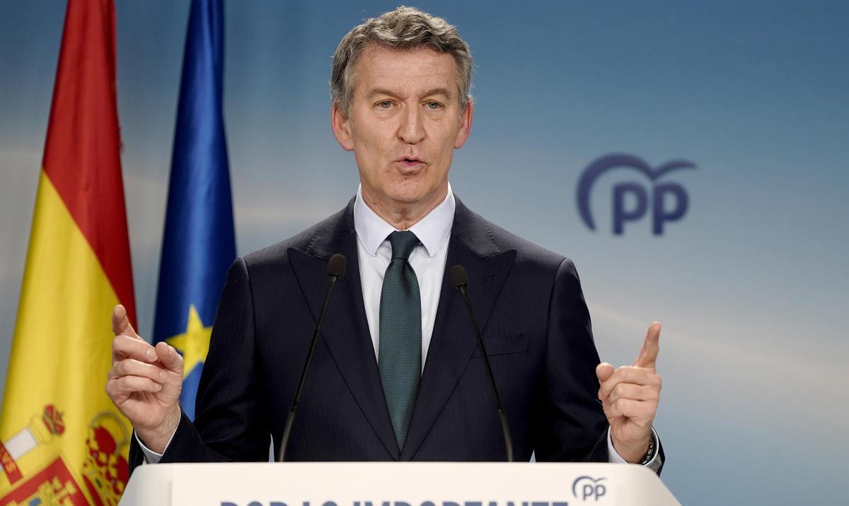 Alberto Núñez Feijóo, durante la rueda de prensa que ha ofrecido en la sede del Partido Popular.
