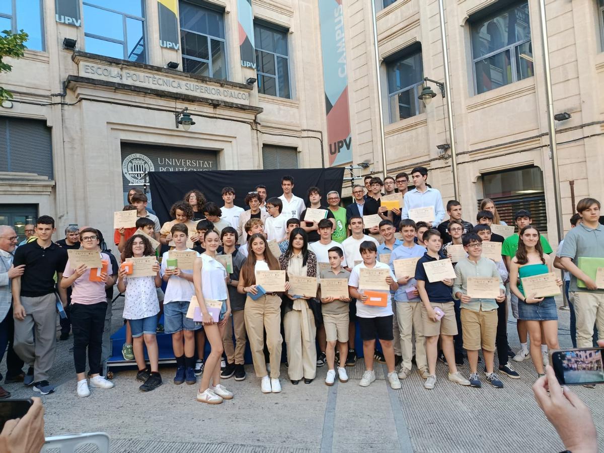 Foto de familia de los premiados