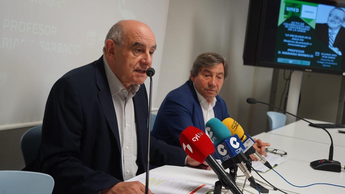 Antonio Rodríguez (izquierda) y Juan Andrés Blanco, en la presentación del acto de clausura del curso de la UNED de Zamora