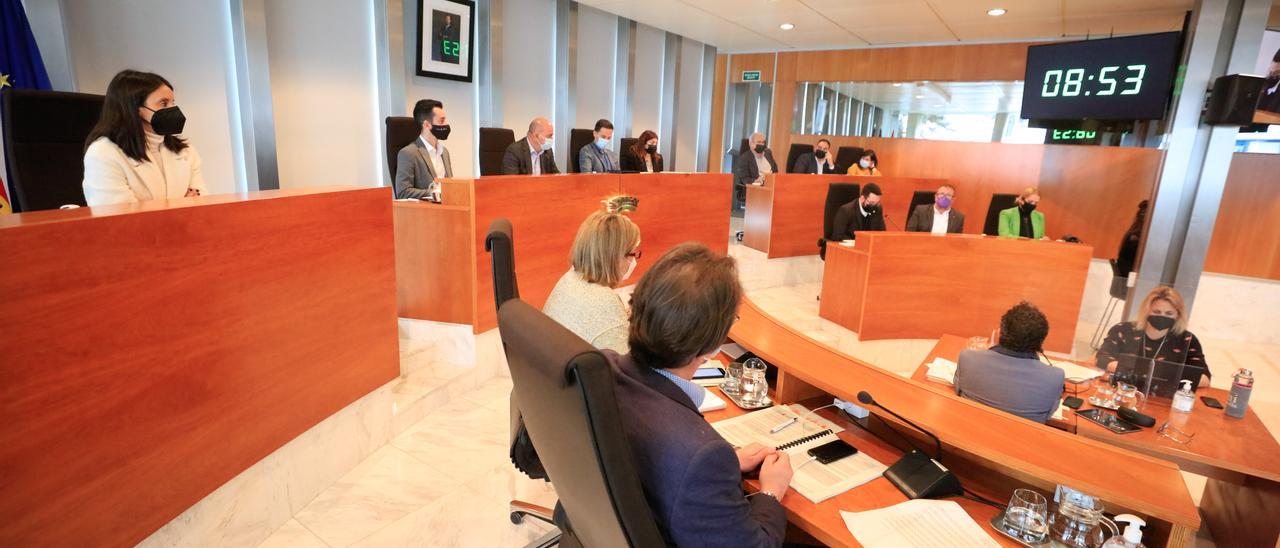 Imagen de archivo de un pleno en el Consell de Ibiza