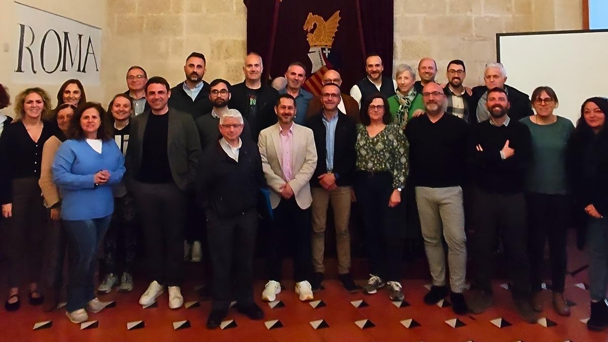 Representantes de los diferentes municipios que conforman la Mancomunitat