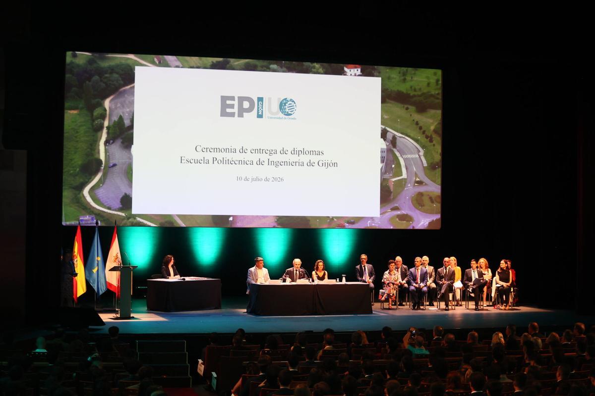 La Escuela de Ingeniería entrega sus diplomas a 243 estudiantes La Escuela de Ingeniería entrega sus diplomas a 243 estudiantes