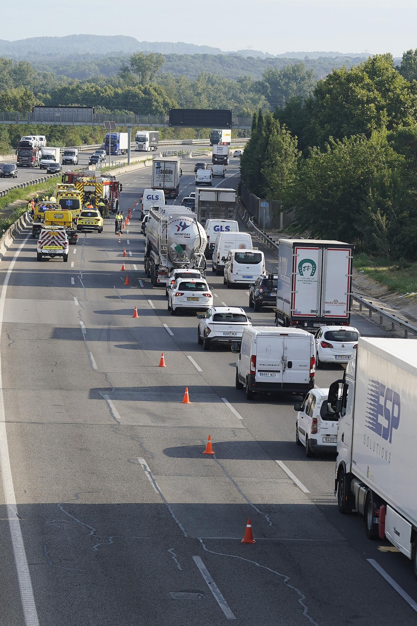 Les imatges de les cues quilomètriques a l’AP-7 per un accident múltiple a Salt