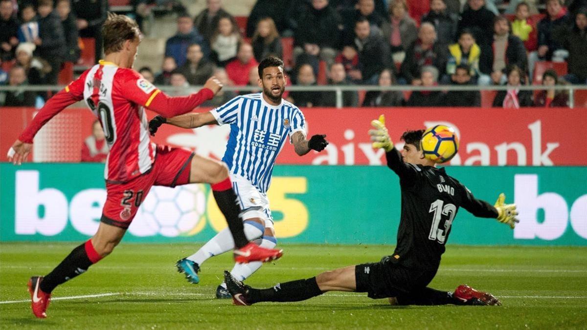 Willian José marca en Girona ante Muniesa y Bono.