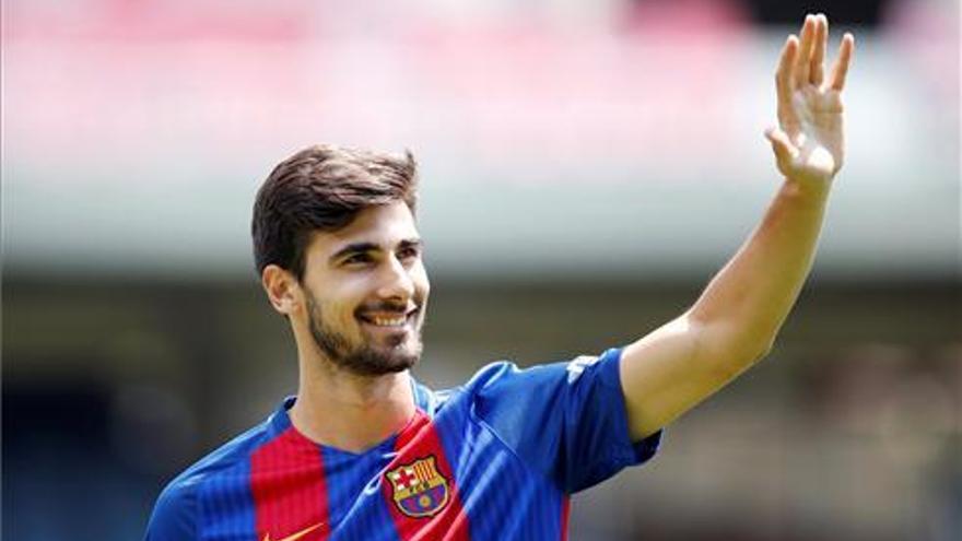 André Gomes firma su contrato con el Barça