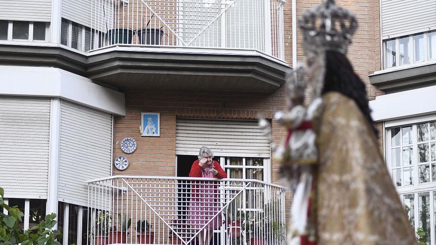 Murcia despide a la Fuensanta con flores y emoción