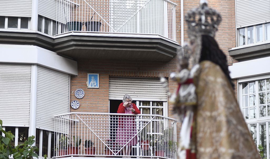 Murcia despide a la Fuensanta con flores y emoción