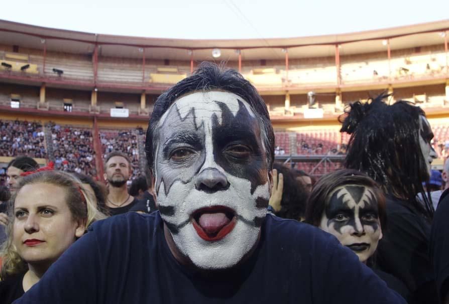 Kiss revienta los Califas