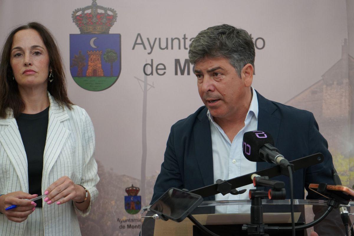 El alcalde de Montilla, Rafael Llamas, y la teniente de alcalde, Lidia Bujalance, informan sobre la declaración institucional de apoyo a Ceuta