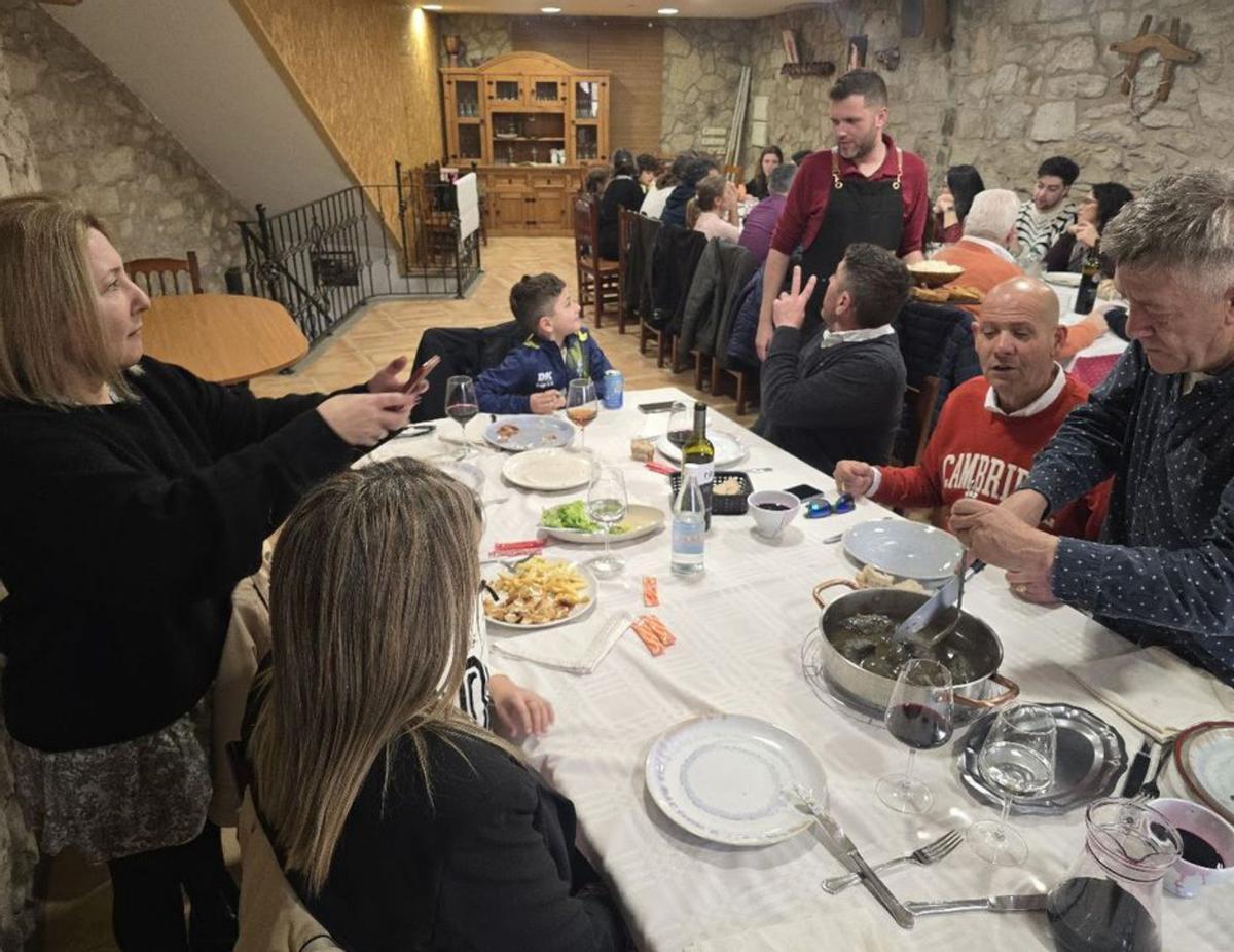Degustación de lamprea en Casa
Farrucán (Padrón). | M. Méndez
