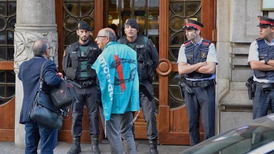 La Guardia Civil detiene a 10 altos cargos de la Generalitat