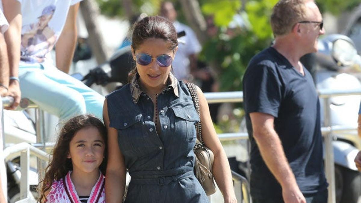 Salma Hayek y Valentina de paseo por Francia