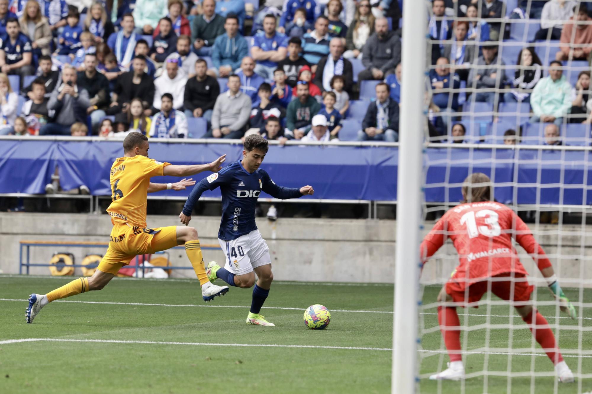 EN IMÁGENES: La remontada del Oviedo frente a la Ponferradina y el gran ambiente en el Tartiere