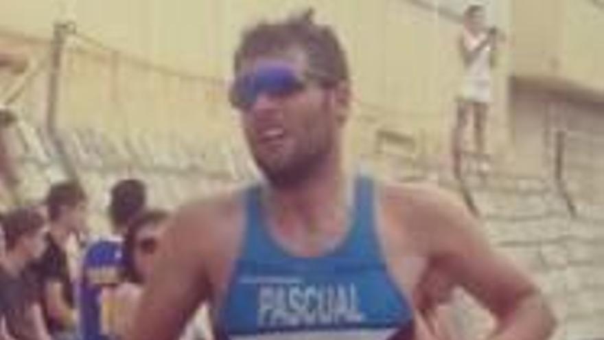 El antellense Jordi Pascual vence en el triatlón olímpico de Almassora