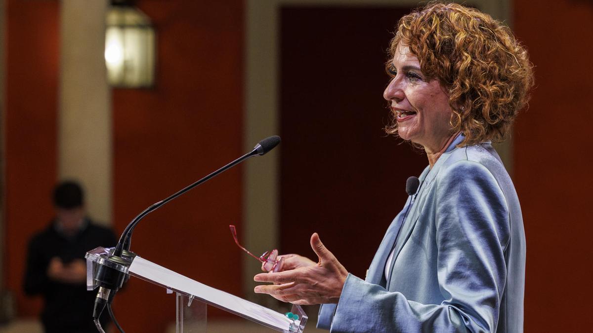 La vicepresidenta primera María Jesús Montero en encuentro informativo en Sevilla