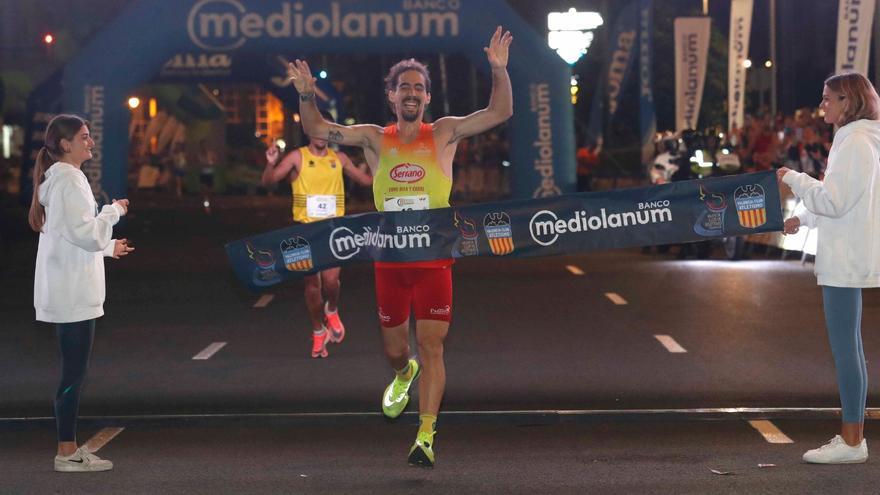 Más de 9.000 corredores participan este sábado en la 15K Nocturna FibraValencia