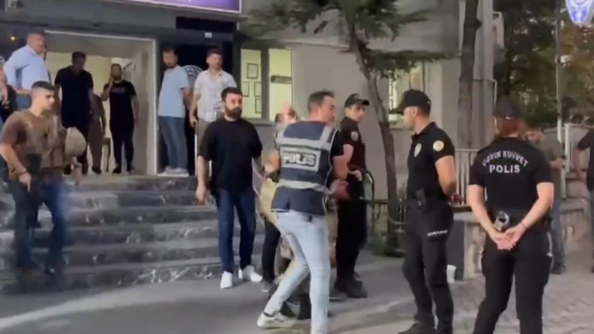 La Policía de Turquía detiene a un sospechoso de atacar a cinco personas con arma blanca.