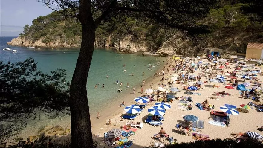 Esta cala turquesa a una hora y media de Barcelona está entre las mejores de España