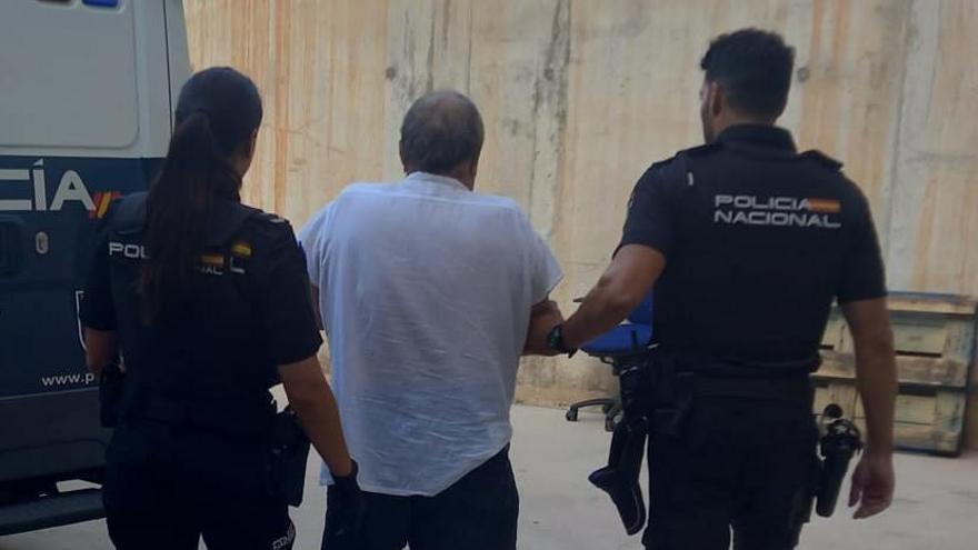 Prisión provisional para el septuagenario que apuñaló a su joven compañero de piso en Ibiza