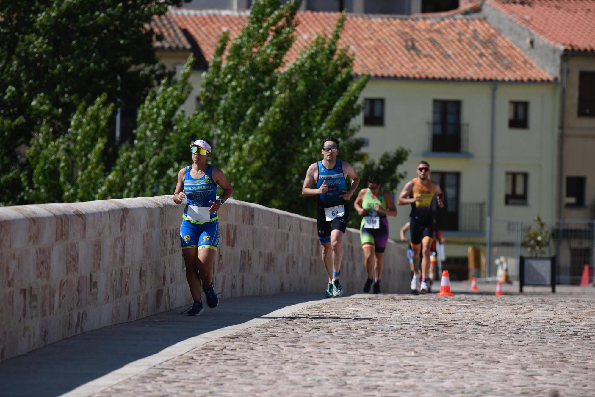 GALERÍA | El Triatlón "Ciudad de Zamora" hace vibrar a la capital del Duero