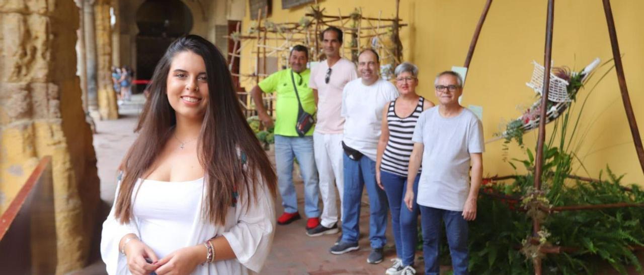 Cristina Lara, junto a las personas con discapacidad intelectual que han colaborado en su proyecto.