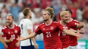 Morten Hjulmand celebra su gol ante Inglaterra