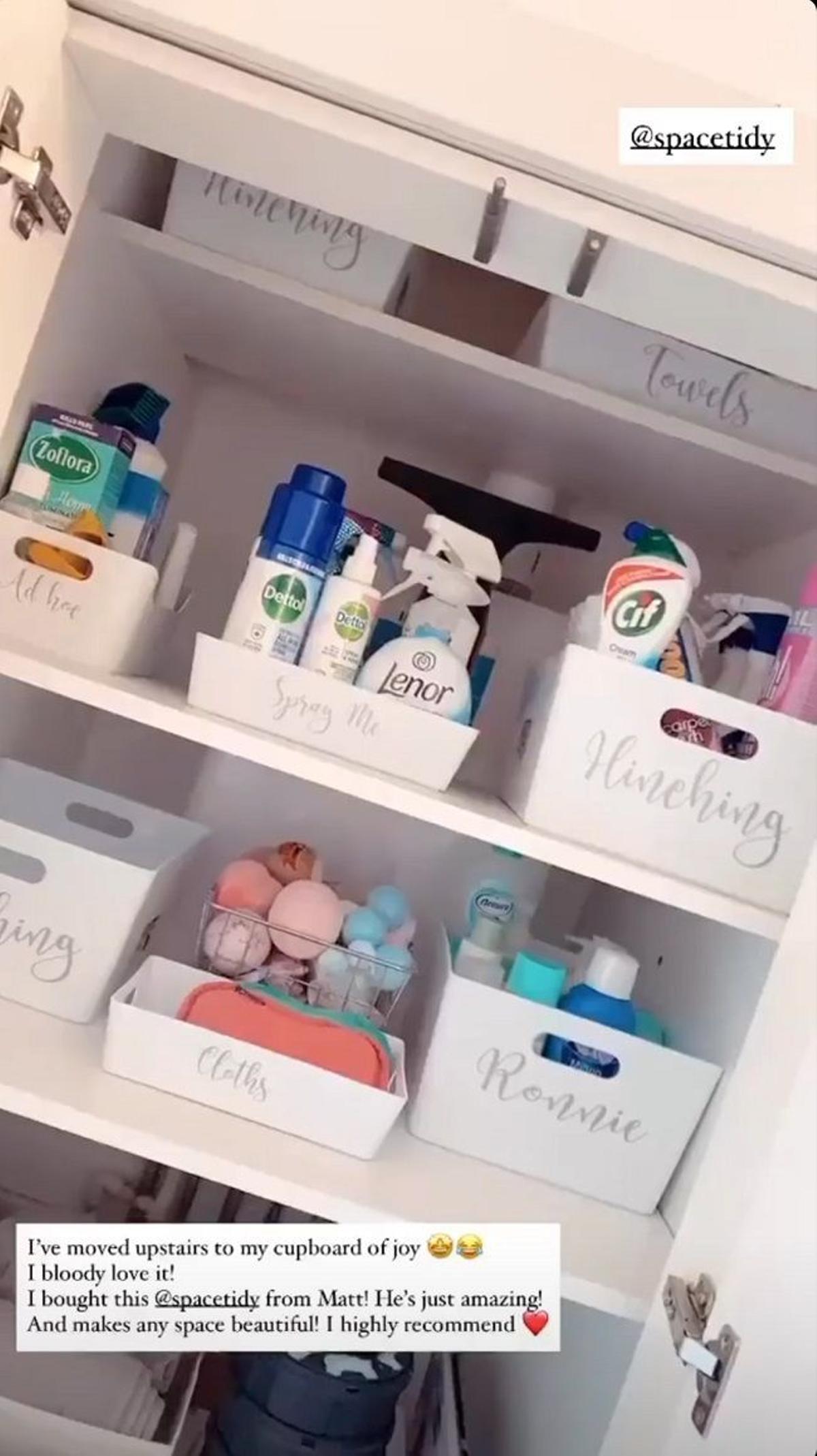 Así organiza Sophie Hinchliffe sus productos de limpieza