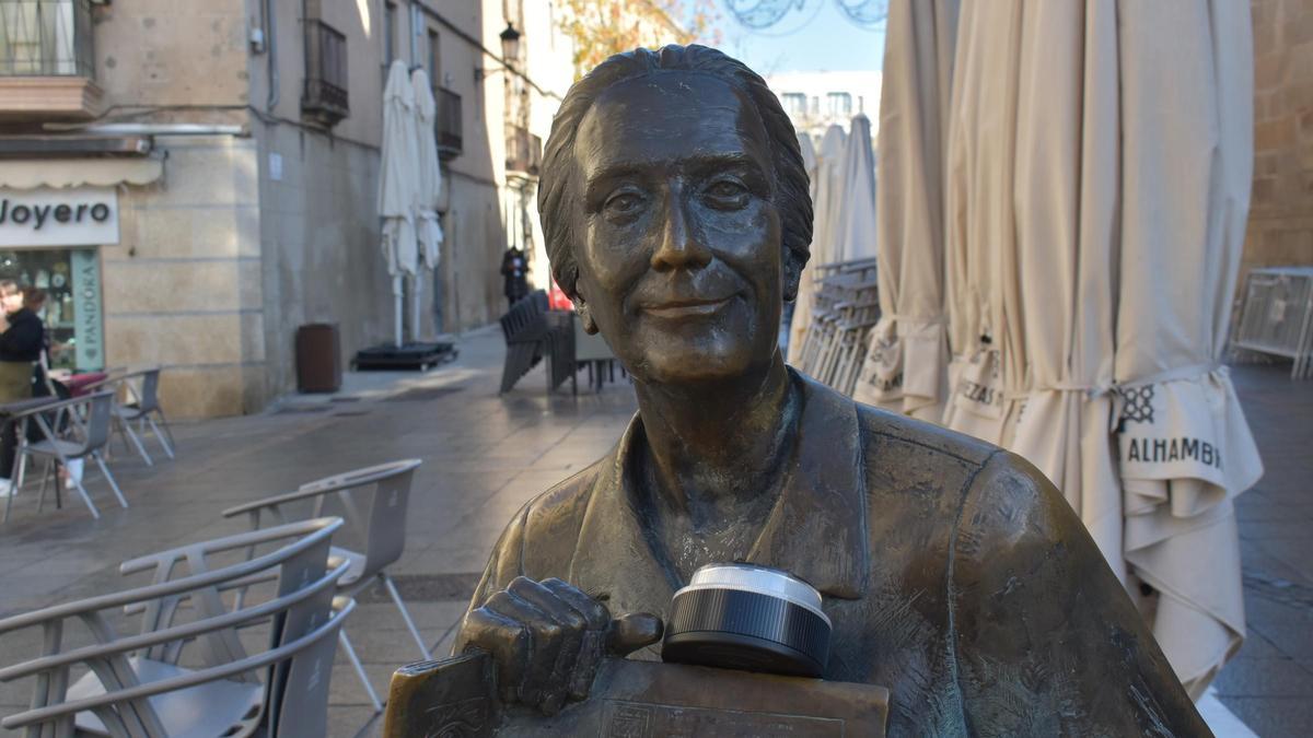 Leoncia, con la baliza V16.