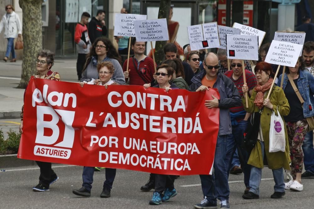 Manifestación "Pasacalles por la digindad" en Gijón