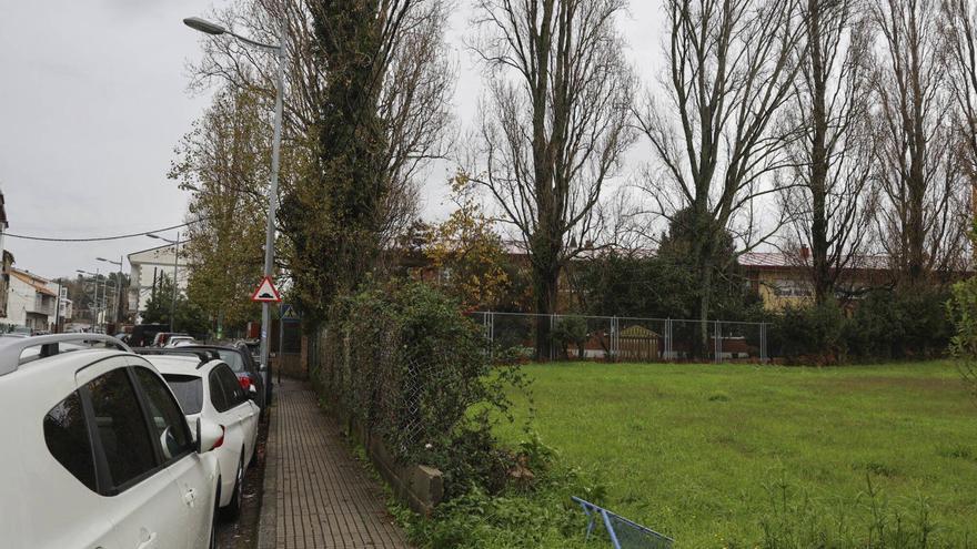 Cambados busca un parking para aliviar el caos circulatorio en el colegio San Tomé