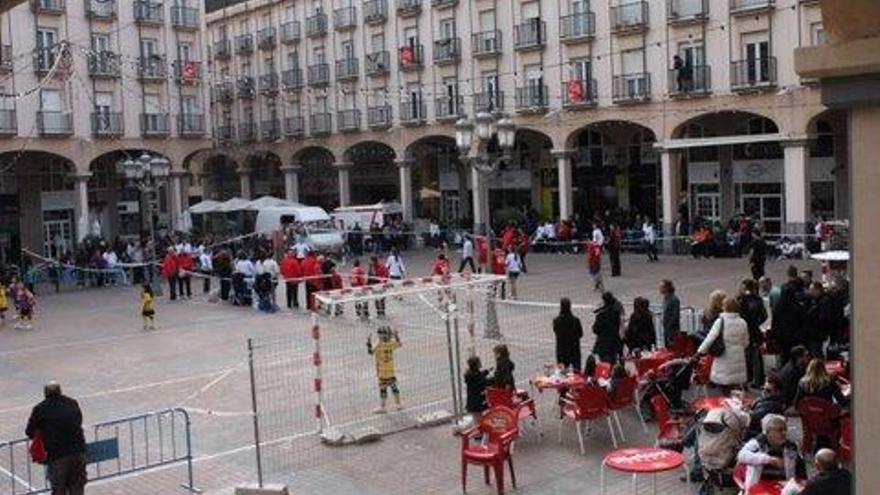 La Plaza Mayor ya albergó un torneo de balonmano.