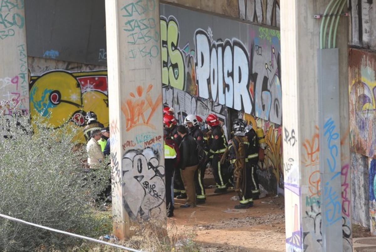 Este es el punto por el cual los bomberos han accedido a la estación abandonada de Bifurcació Vilanova.