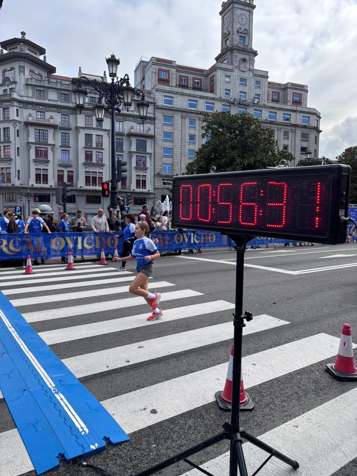 EN IMÁGENES: Así ha sido la carrera por el centenario del Real Oviedo